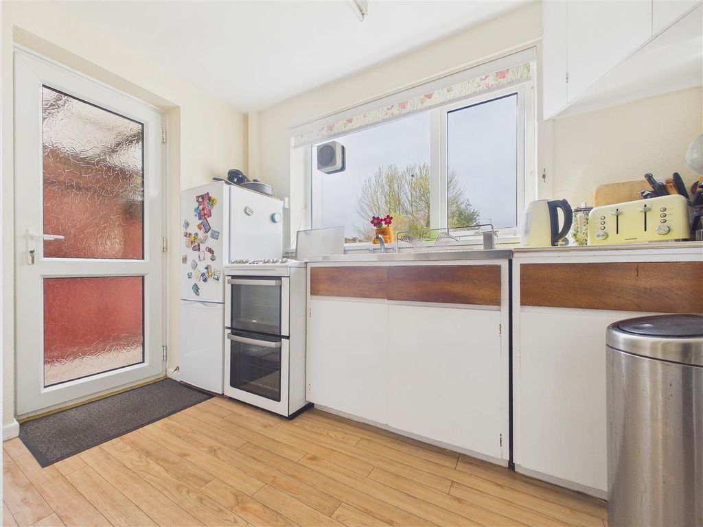 Property photo 3 of 16 Cam01407G0-Pr0127-Still010.Jpg