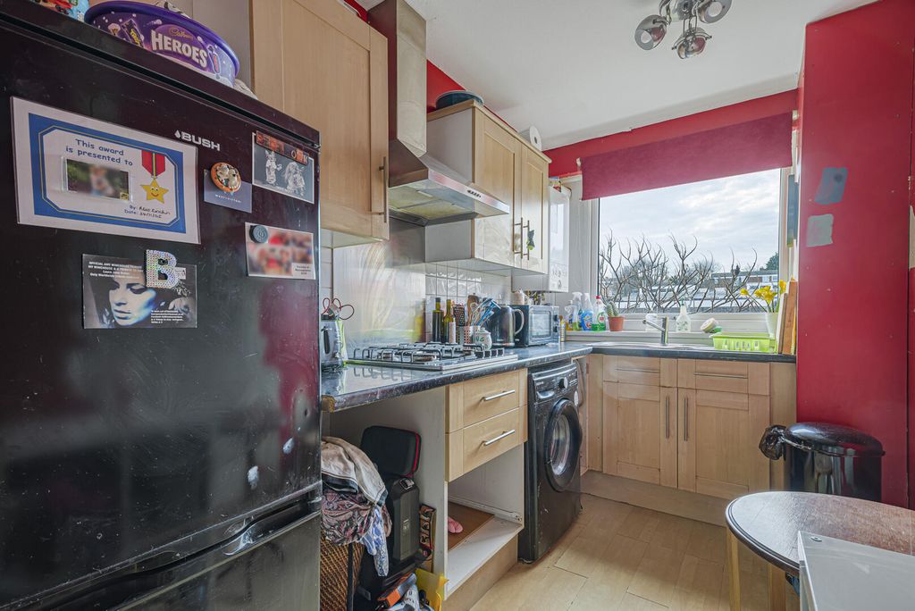 Property photo 2 of 9 Kitchen