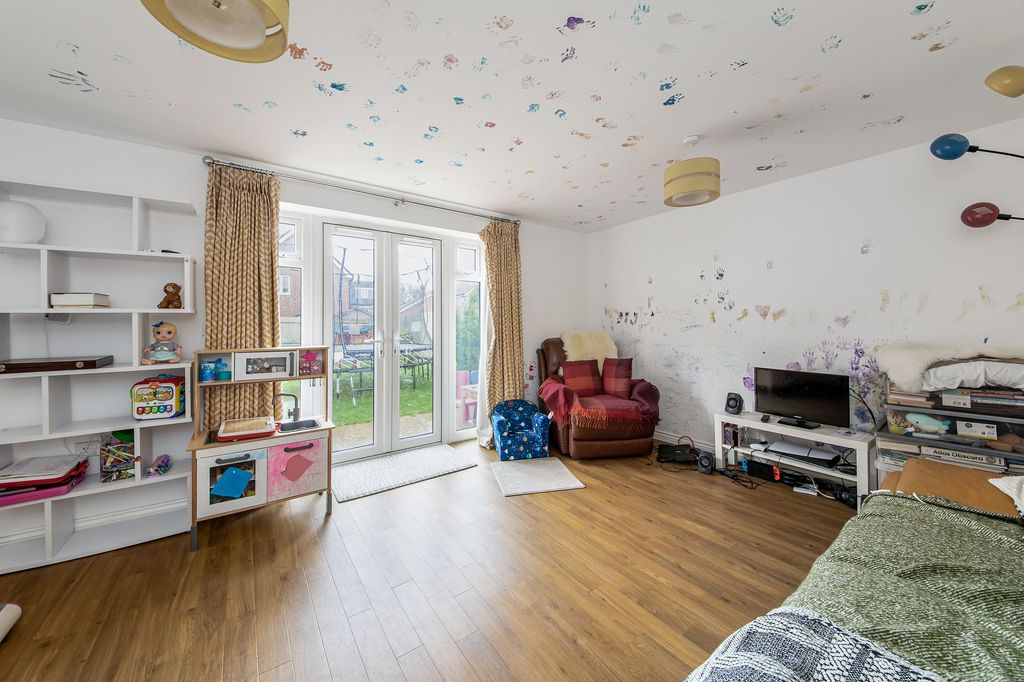 Property photo 2 of 17