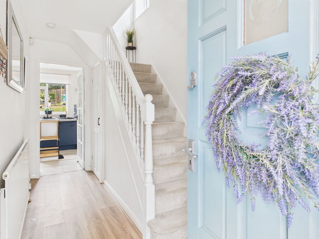 Property photo 3 of 20 Entrance Hall