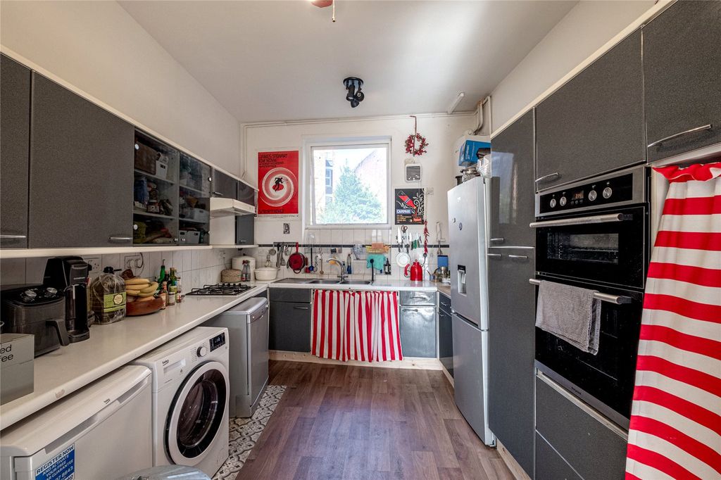 Property photo 2 of 11 Picture No. 12