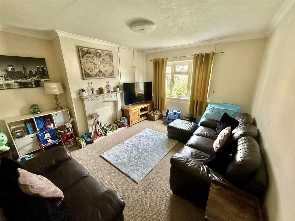 Property photo 2 of 18 Living Room