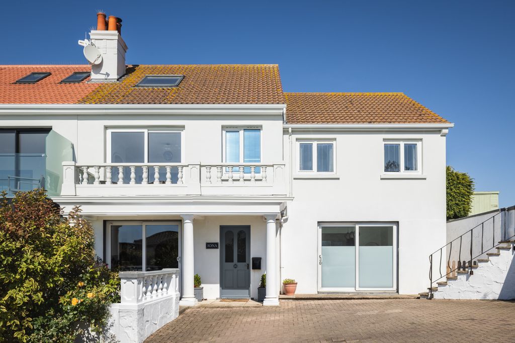 Property photo 1 of 20