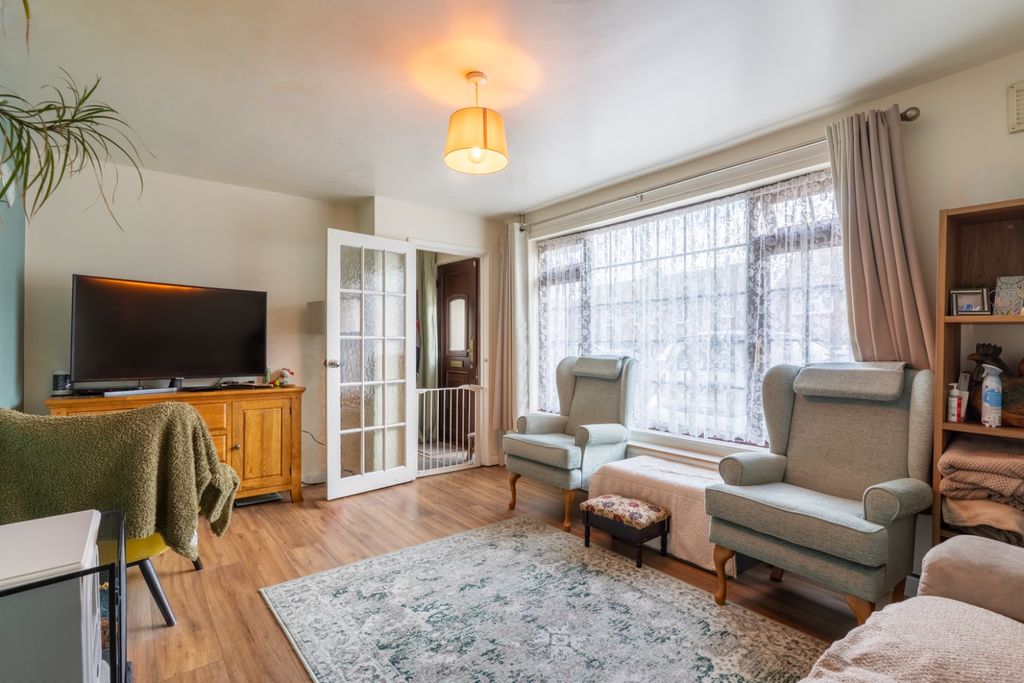 Property photo 2 of 19 3730574