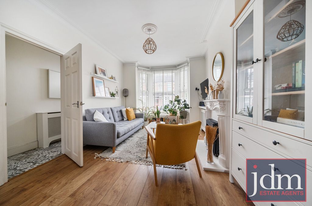 Property photo 2 of 10 93506E78-9A43-4E4...