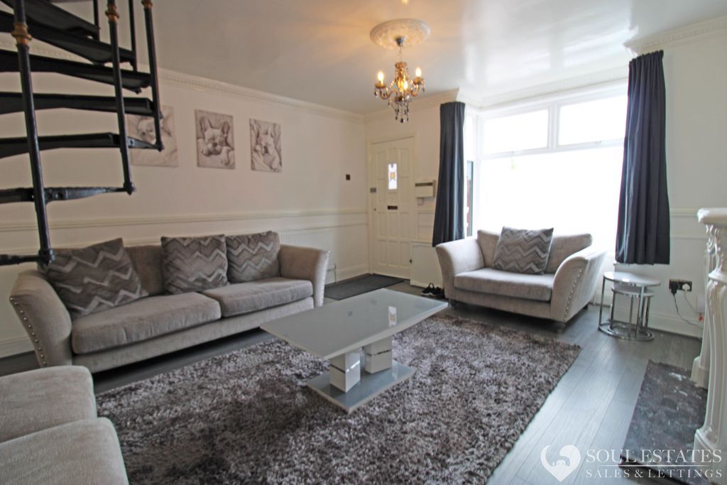Property photo 2 of 16 Lounge