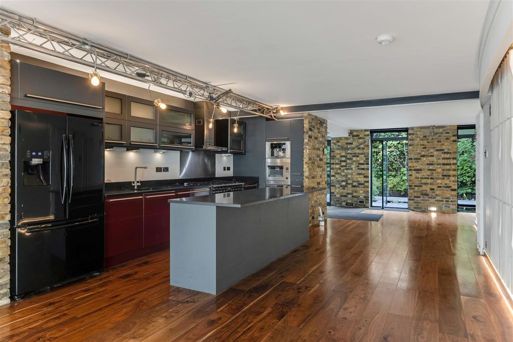 Property photo 2 of 22 The Glass Building 105-27.Jpg