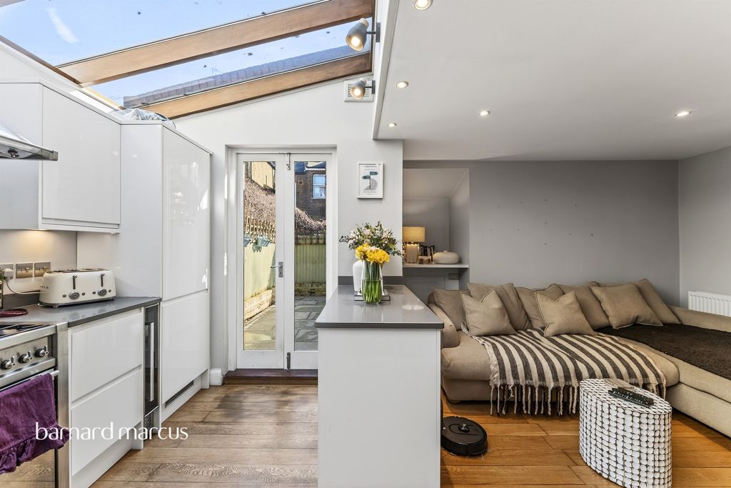 Property photo 3 of 10