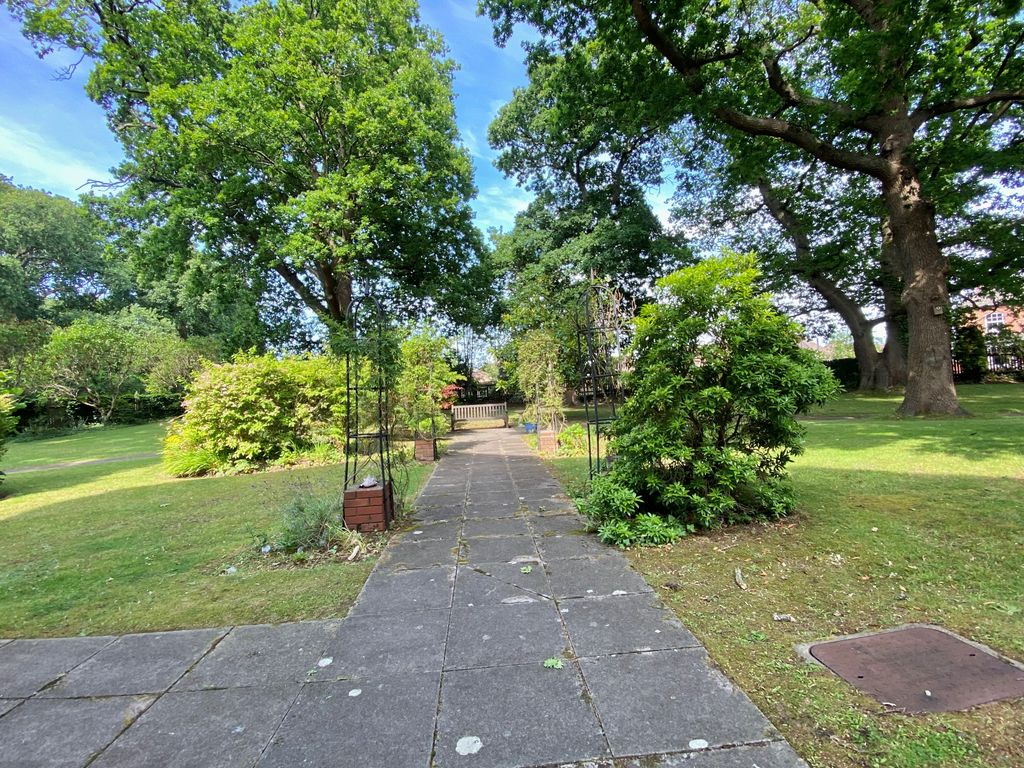 Property photo 3 of 8 Garden