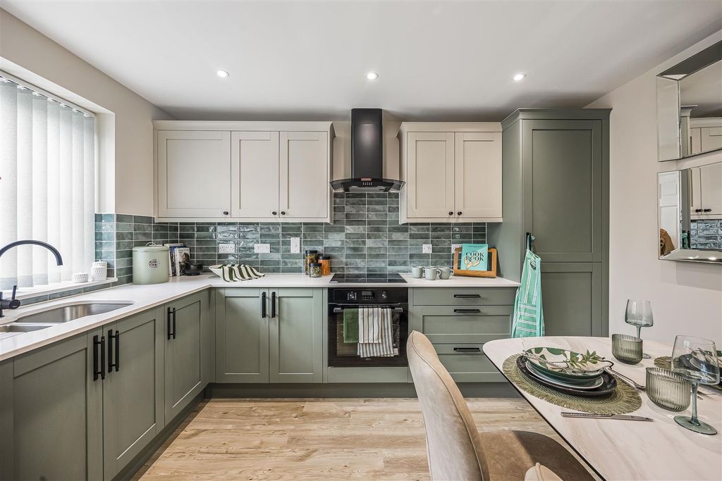 Property photo 3 of 10 Show Home