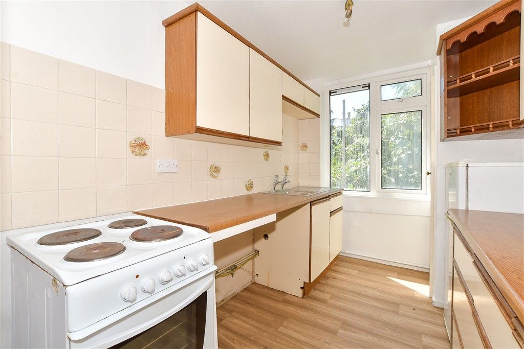 Property photo 3 of 8 Kitchen