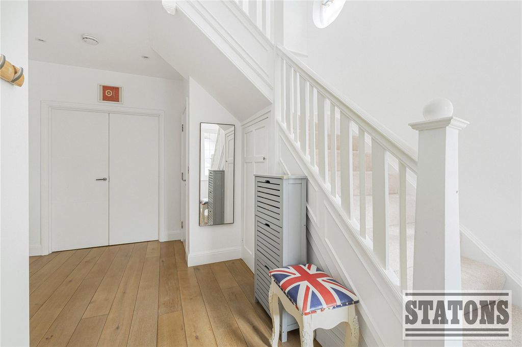 Property photo 2 of 27 Picture No. 33