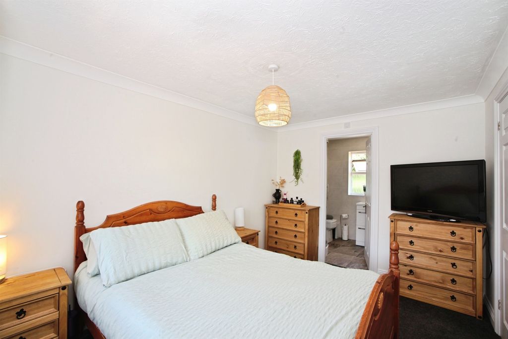 Property photo 3 of 23
