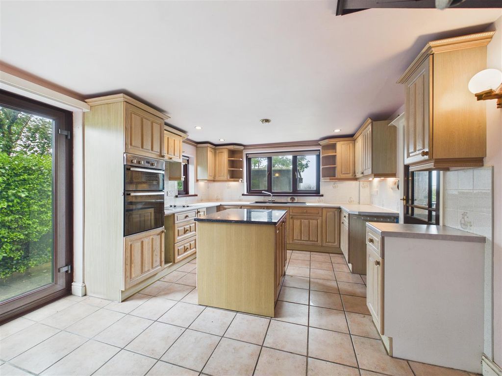 Property photo 3 of 30 Kitchen