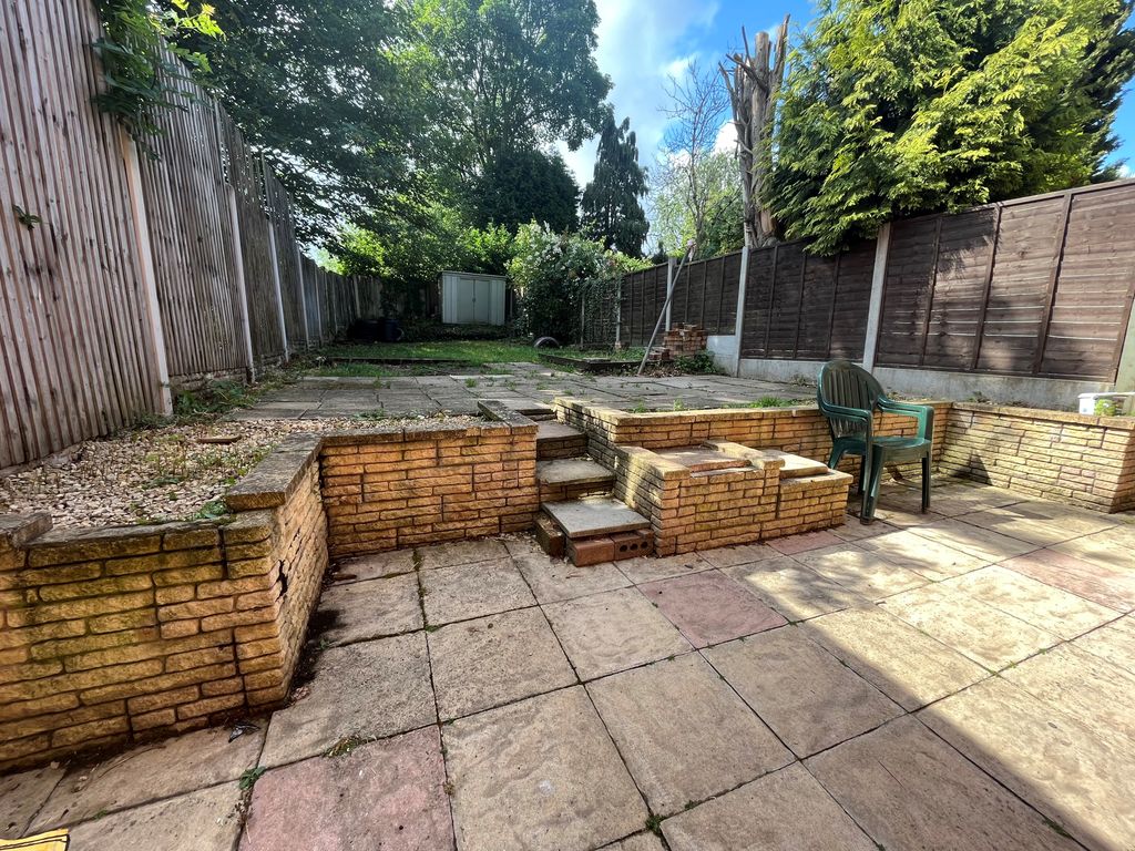 Property photo 2 of 11 Garden
