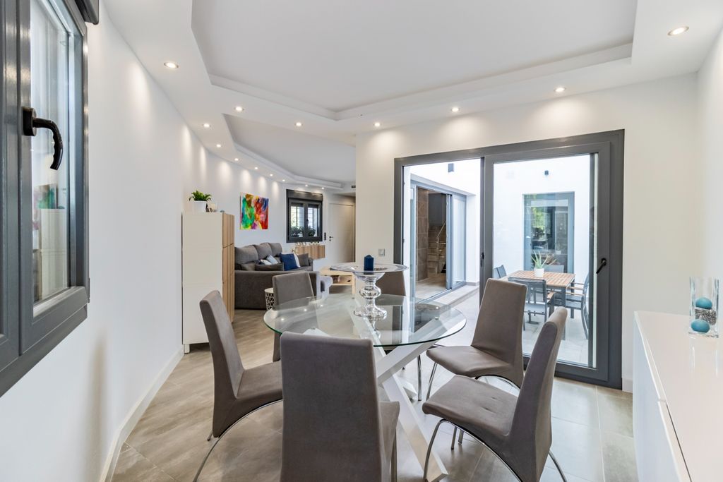 Property photo 3 of 50 Photo 2