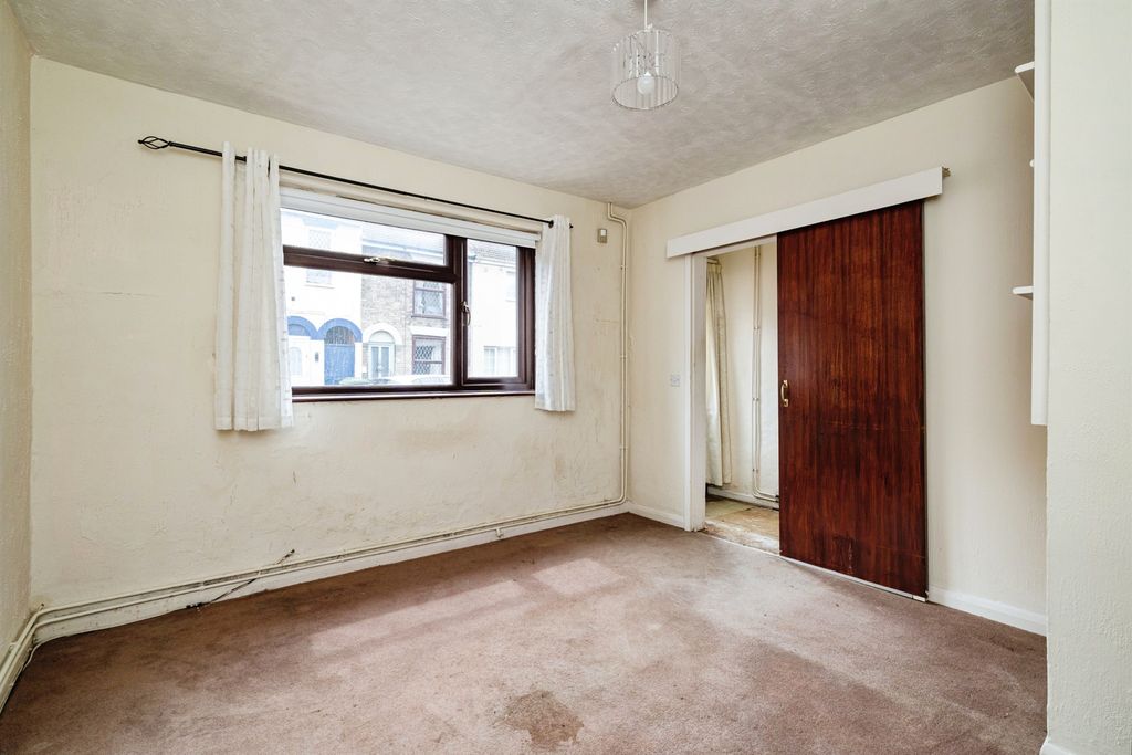 Property photo 3 of 23