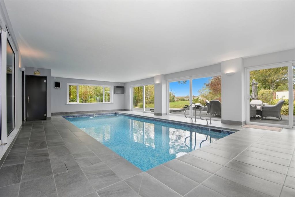 Property photo 2 of 83