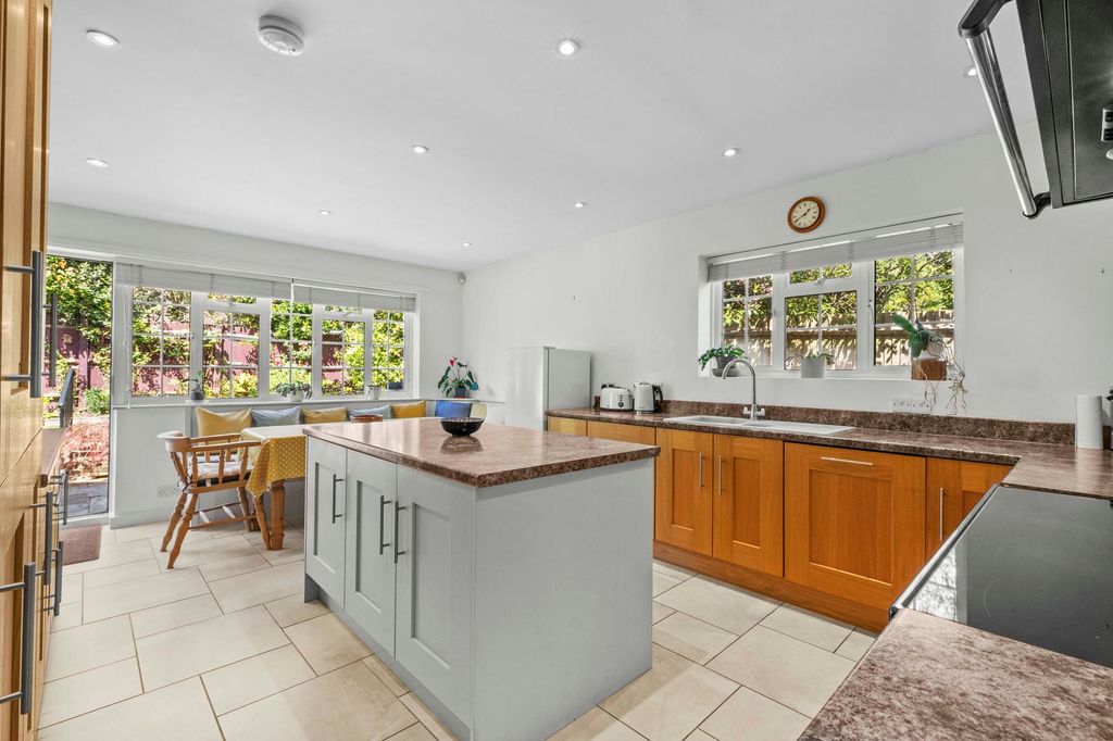 Property photo 3 of 14