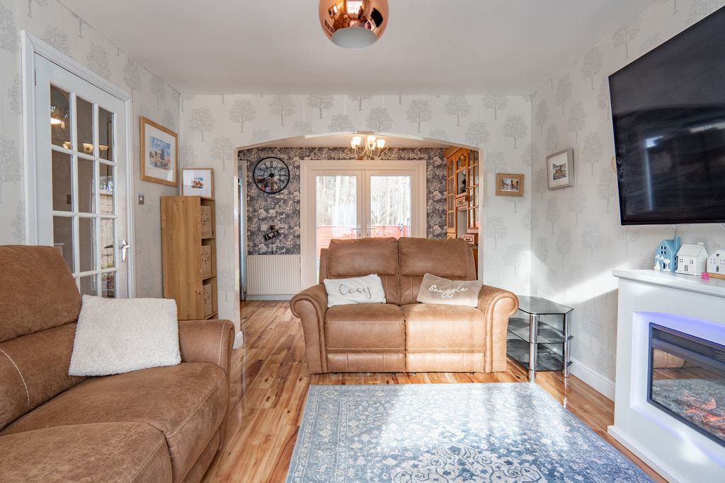 Property photo 2 of 31