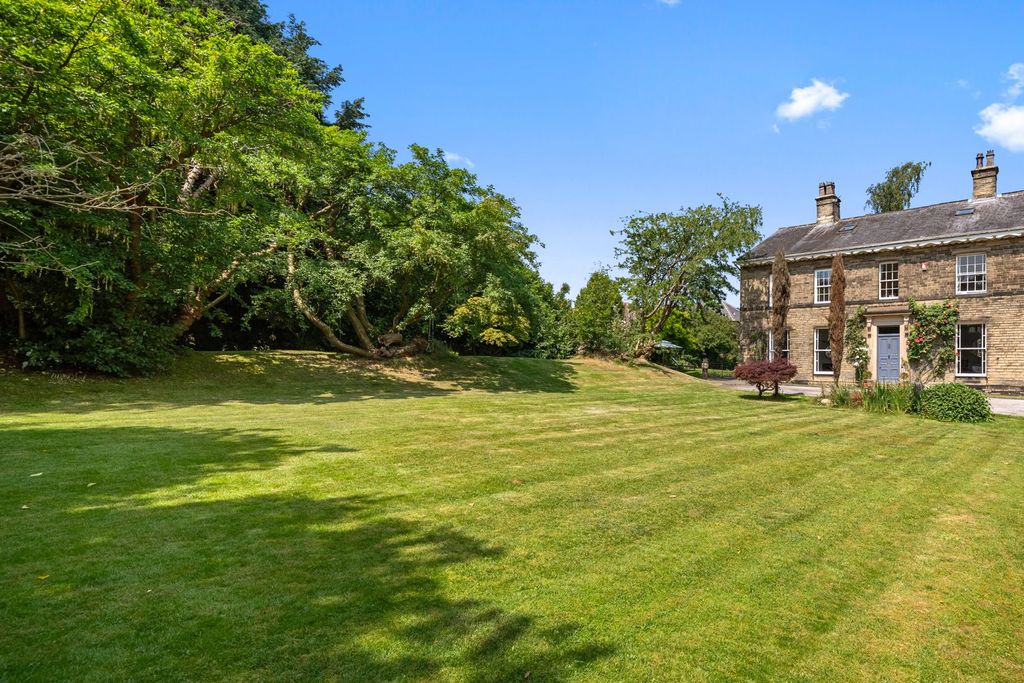 Property photo 1 of 44