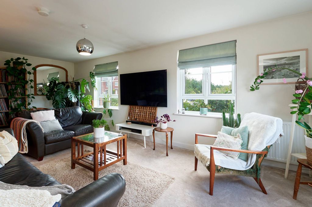 Property photo 2 of 28