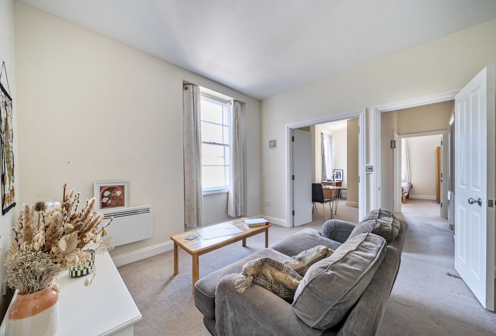 Property photo 2 of 9 1354383-10-68c2d7...