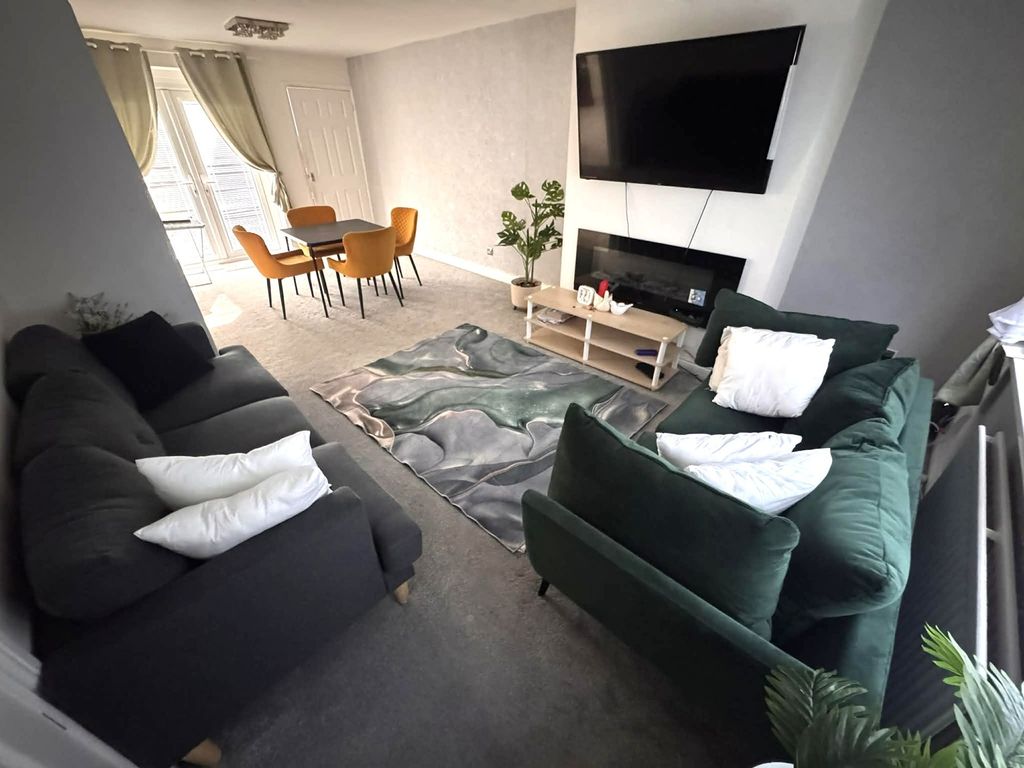 Property photo 3 of 11 Lounge Diner