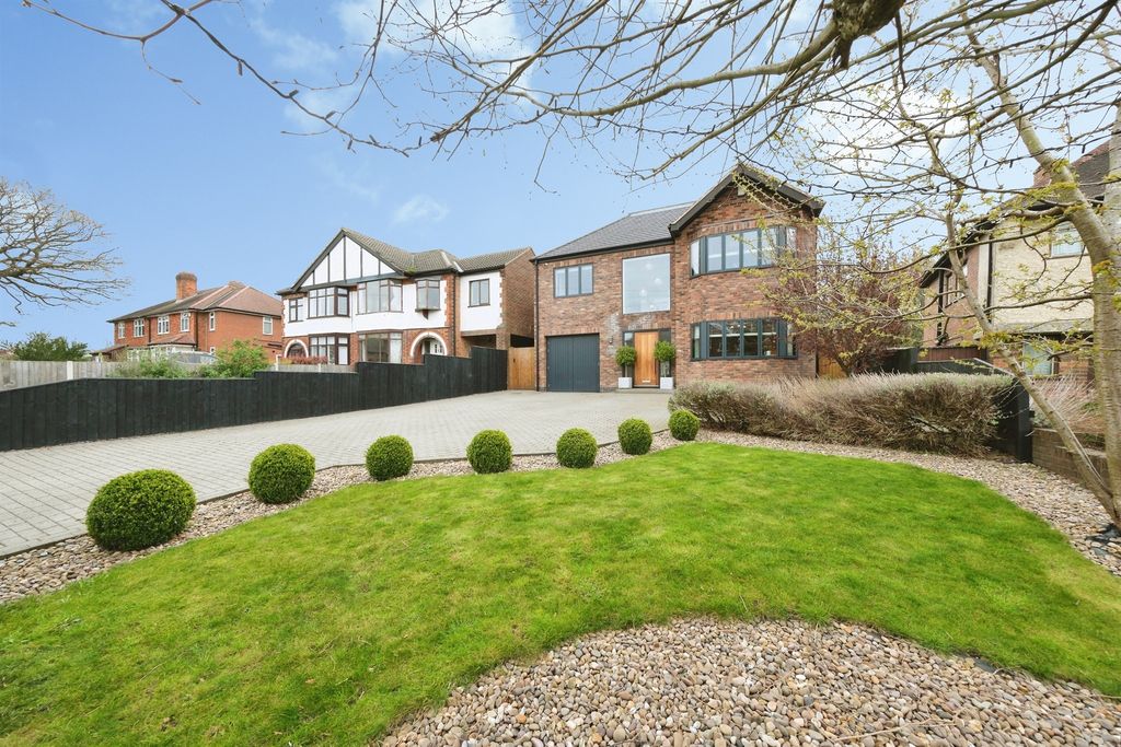 Property photo 2 of 24