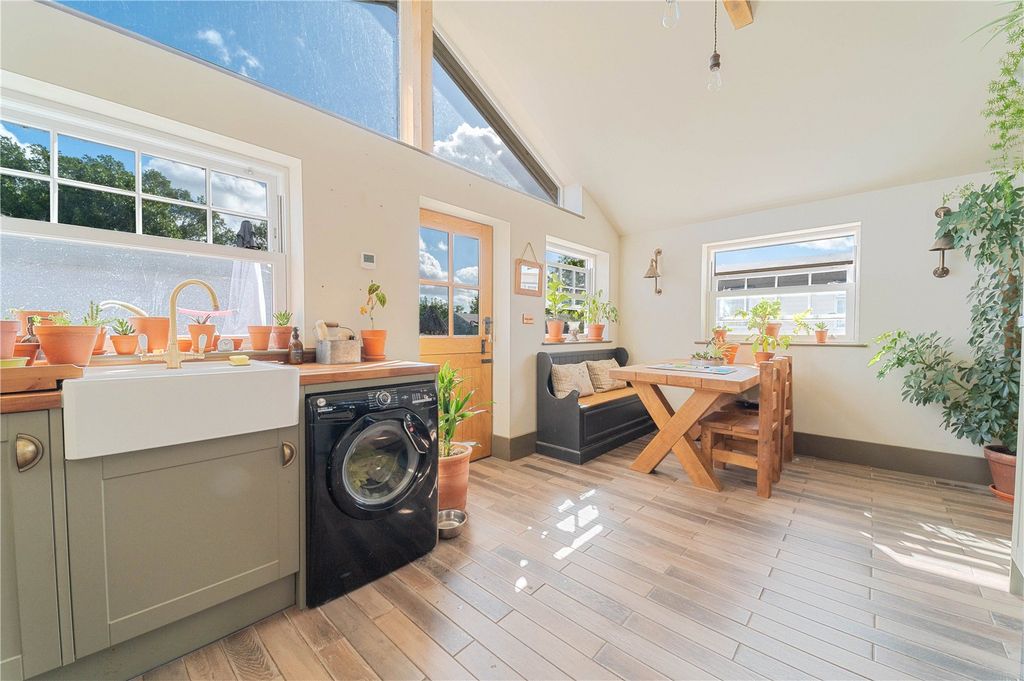 Property photo 3 of 37 Annexe Dining Area
