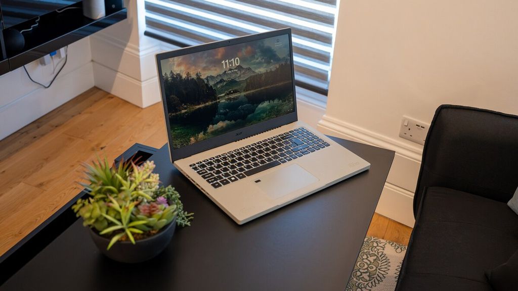 Property photo 1 of 47 Living Room