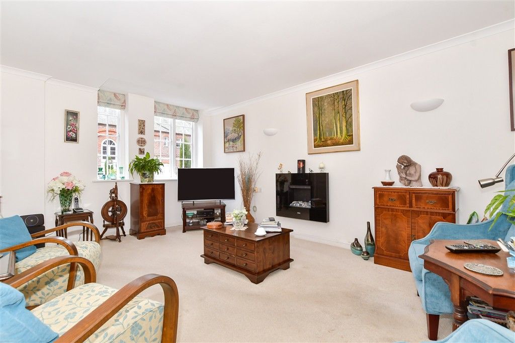 Property photo 2 of 12 Lounge