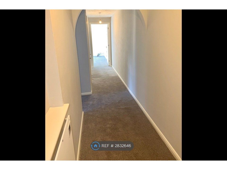 Property photo 2 of 10 Long Hall