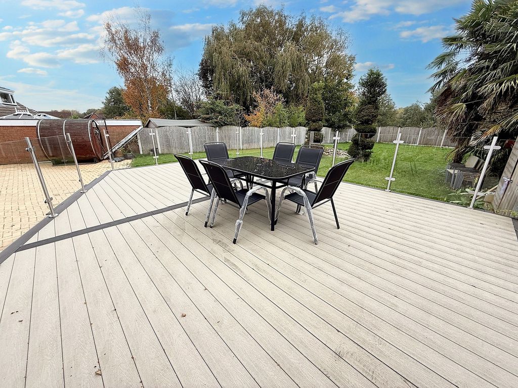 Property photo 2 of 32