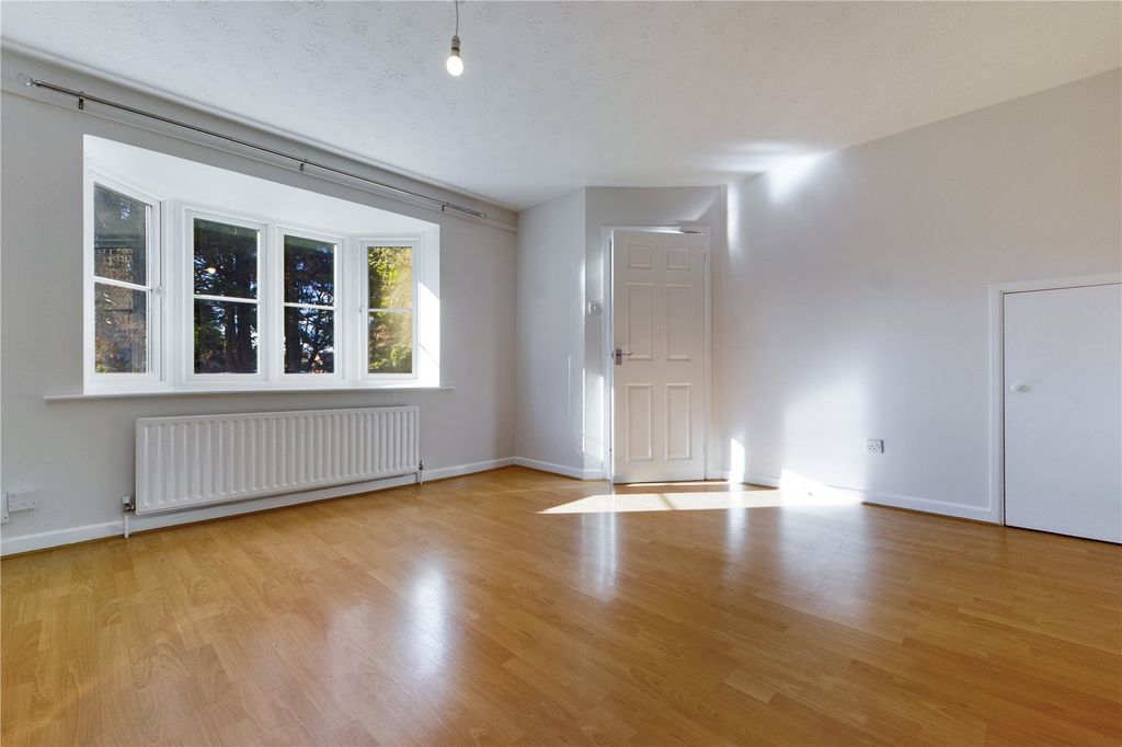 Property photo 3 of 11 Living Room