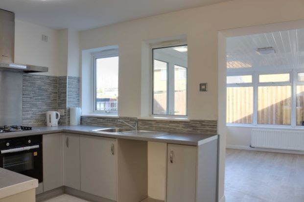 Property photo 3 of 13 Kitchen Through To Garden Room