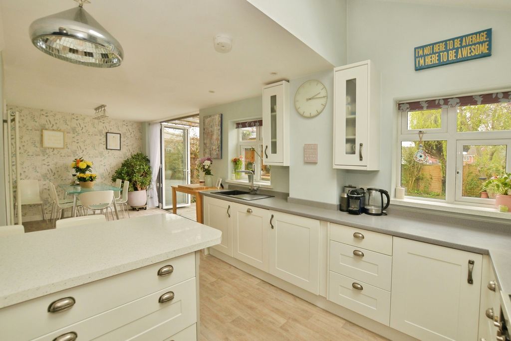 Property photo 3 of 25