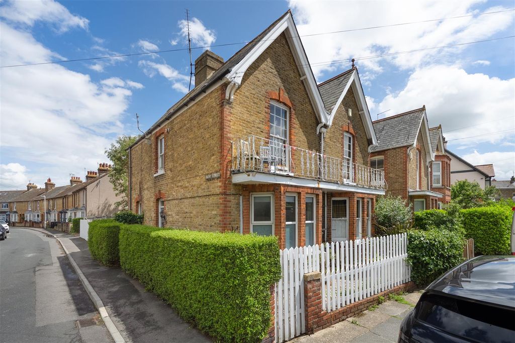 Property photo 1 of 14 Saddleton Road, Whitstable