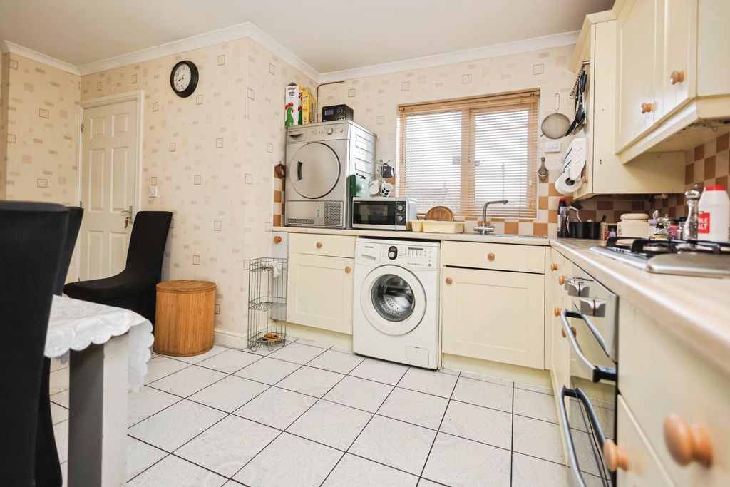 Property photo 2 of 19 Kitchen