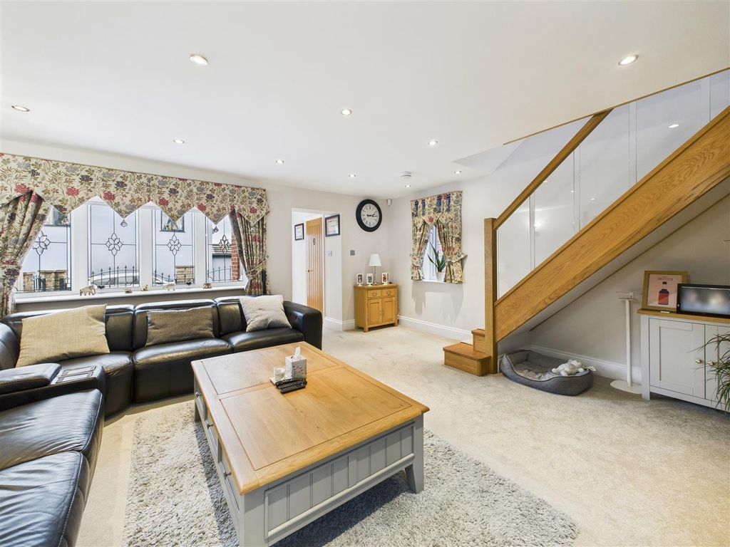 Property photo 3 of 26 Cam05476G0-Pr0073-Still019.Jpg