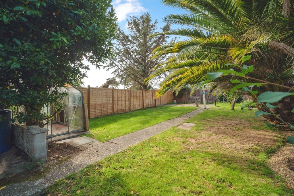 Property photo 2 of 17 Photo