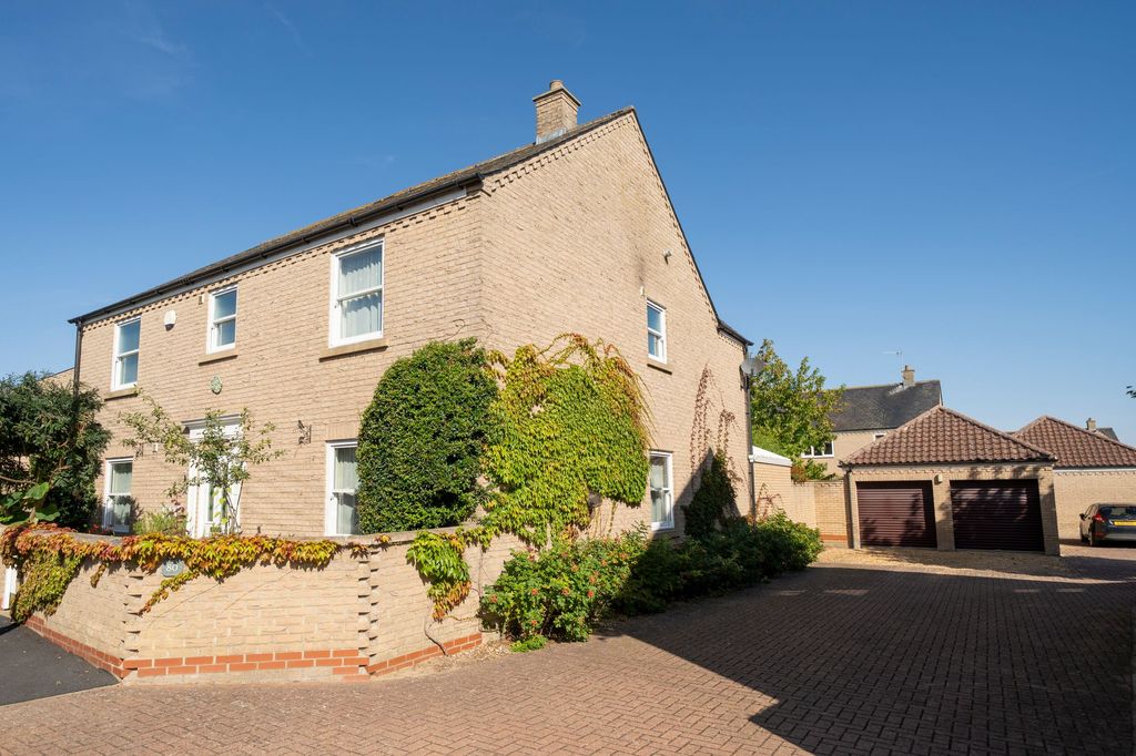 Property photo 1 of 32
