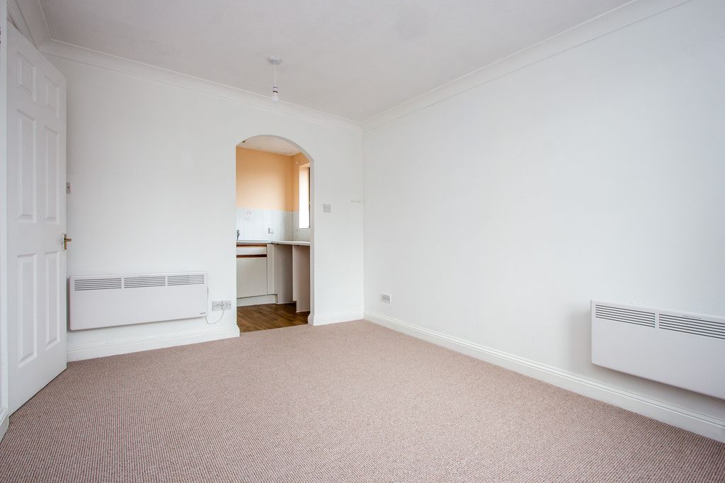 Property photo 3 of 6 Lounge