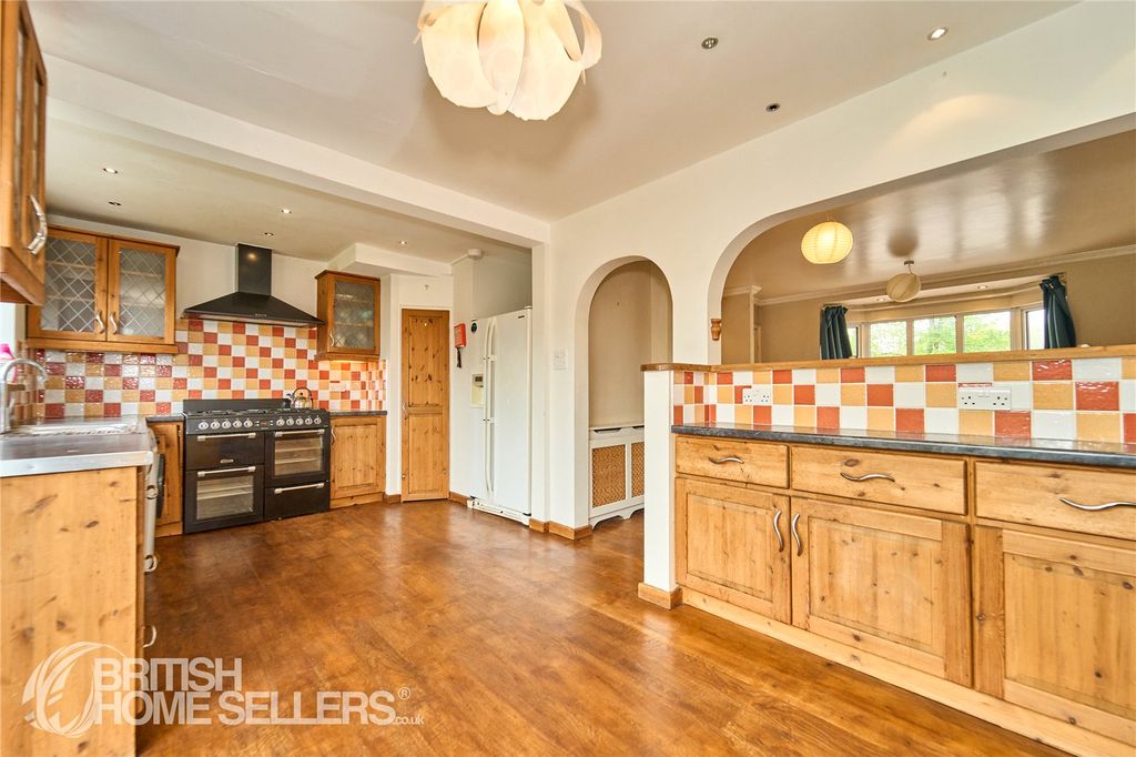 Property photo 2 of 33 Picture No. 14