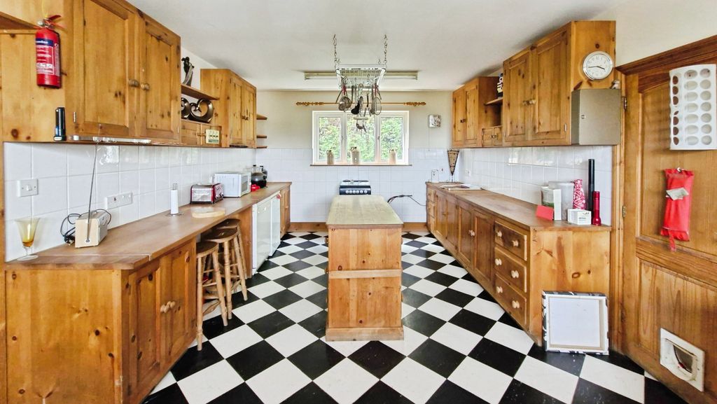 Property photo 2 of 27 32A24F09-20250626_115311