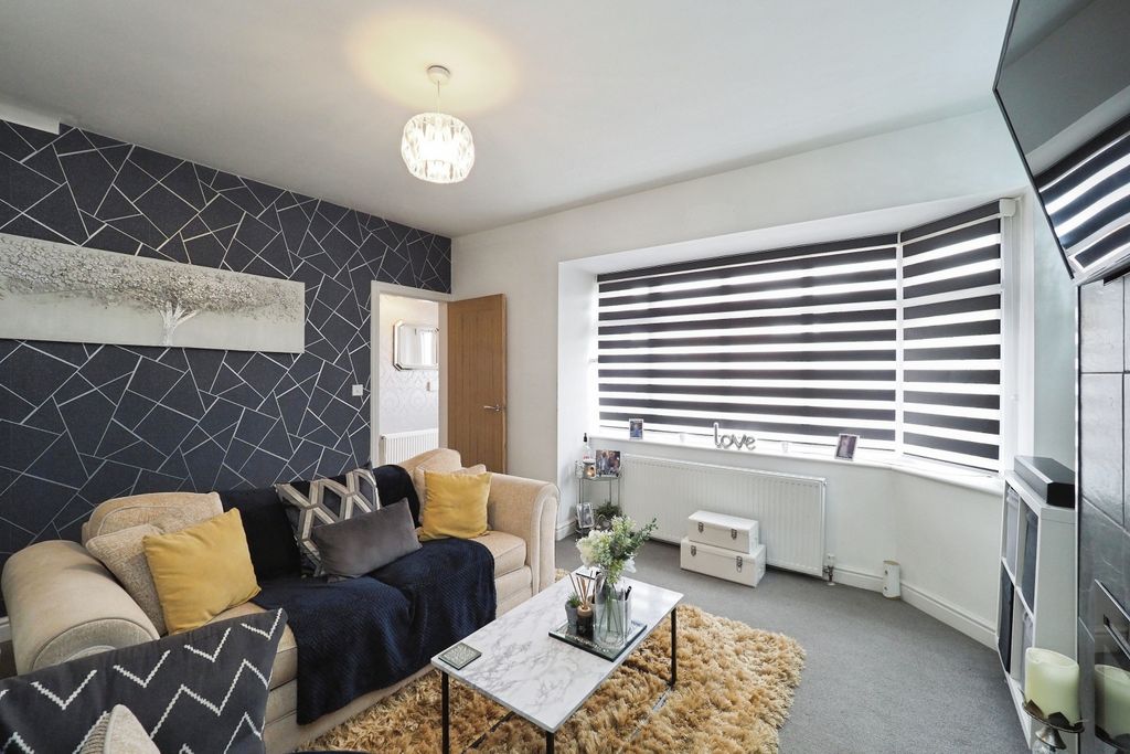 Property photo 3 of 19 Cosy Yet Spacious Lounge With Bay