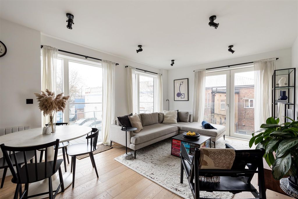 Property photo 3 of 26 Picture House Mews, E17