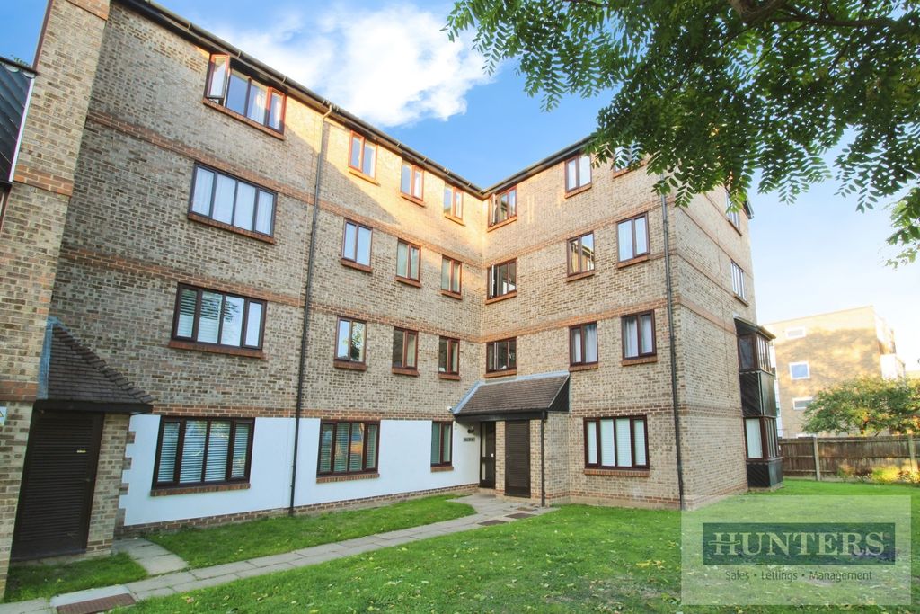 Property photo 1 of 7 External