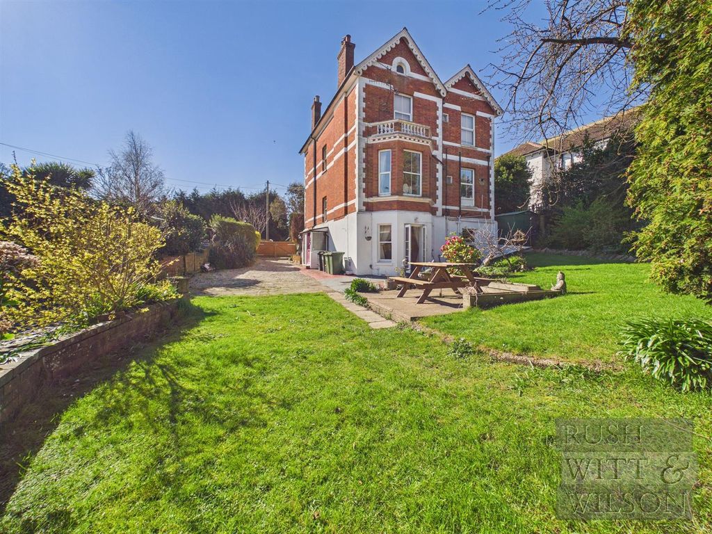 Property photo 1 of 18