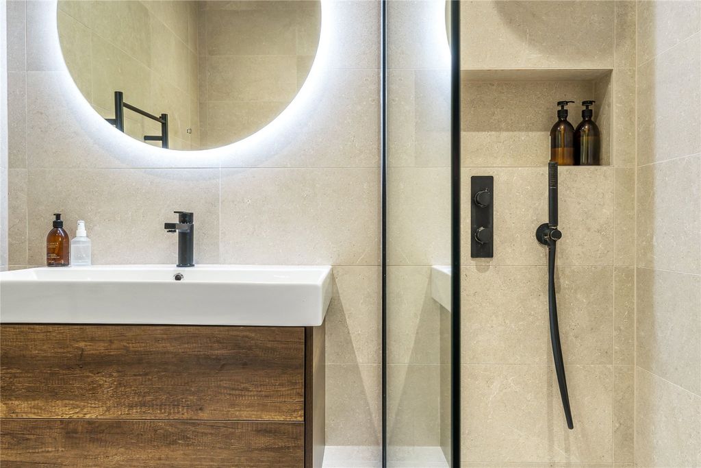 Property photo 3 of 4 En-Suite
